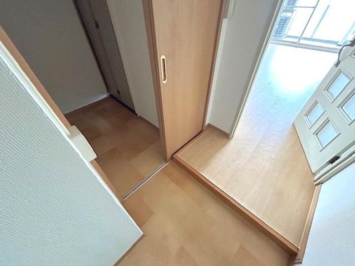 サン市川ハイツの玄関