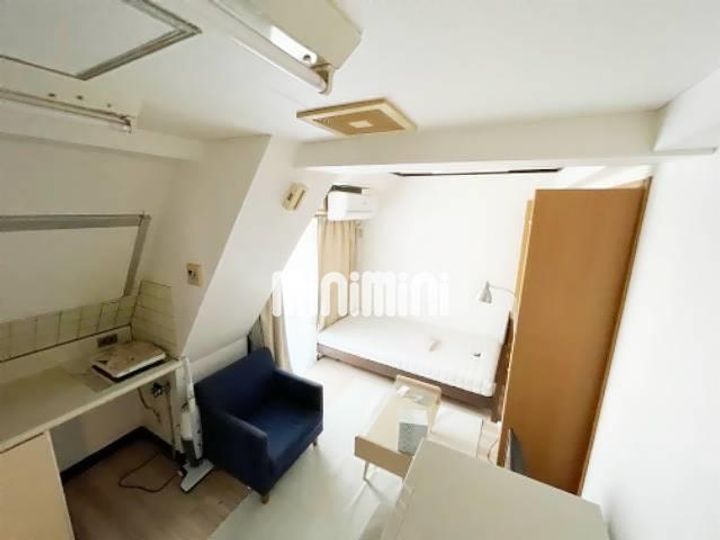 中屋ビルの居間