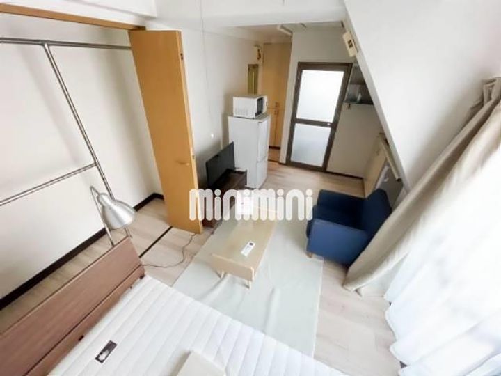 中屋ビルの居間