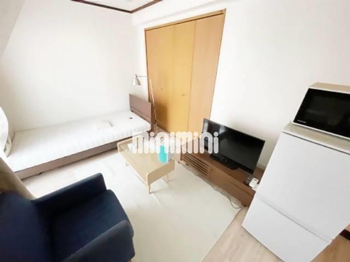 中屋ビルの居間