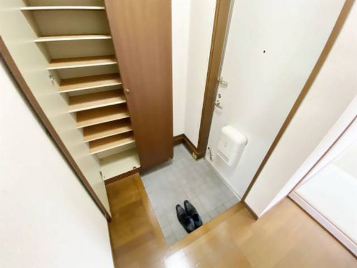 サンテラス蜆塚の玄関