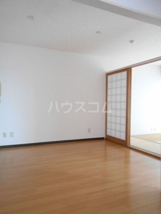 蕨市ロイヤルシティーマンションの居間