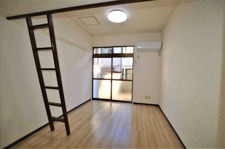 ニューミスズの居間