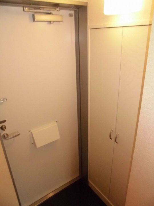 東京都日野市旭が丘2(アパート)の賃貸物件の玄関