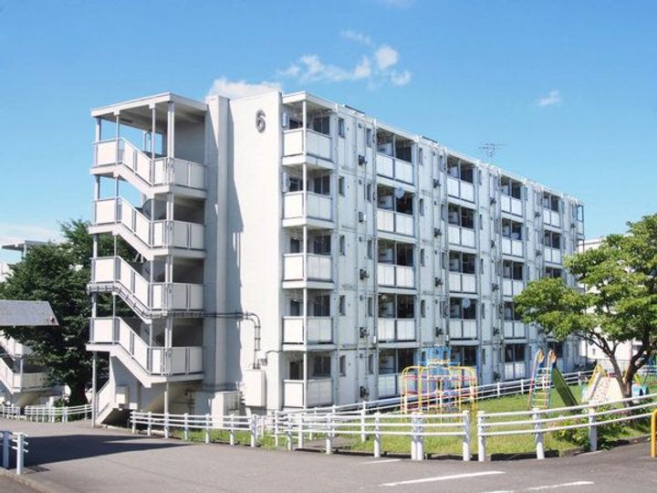 ビレッジハウス小比企4号棟の外観