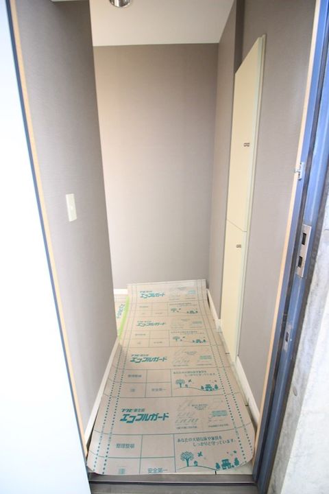 ベーシックビルの玄関