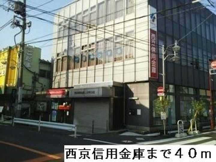 セシリアの周辺