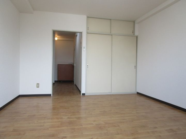 プレアール野田屋町の居間