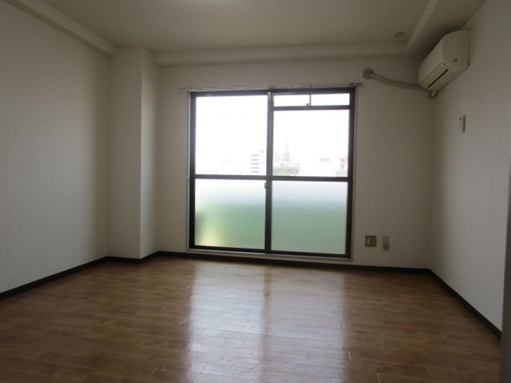 プレアール野田屋町の居間