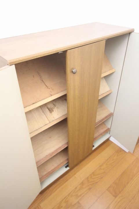 ハイツモアの玄関