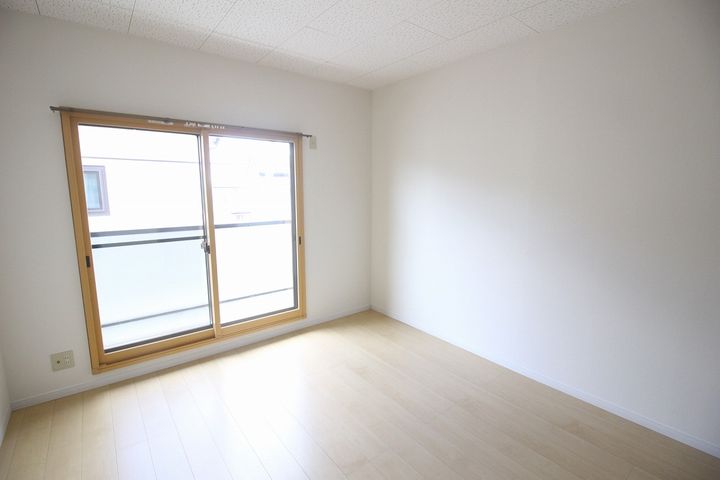 ハイツモアの居間