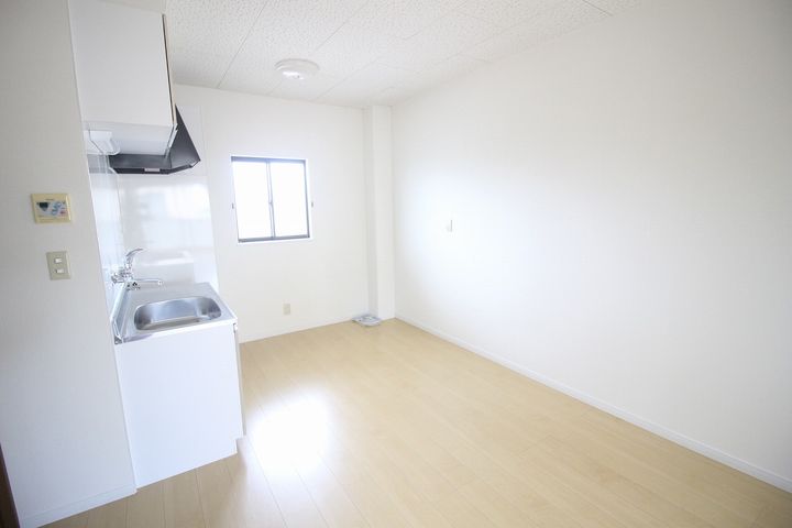 ハイツモアの居間