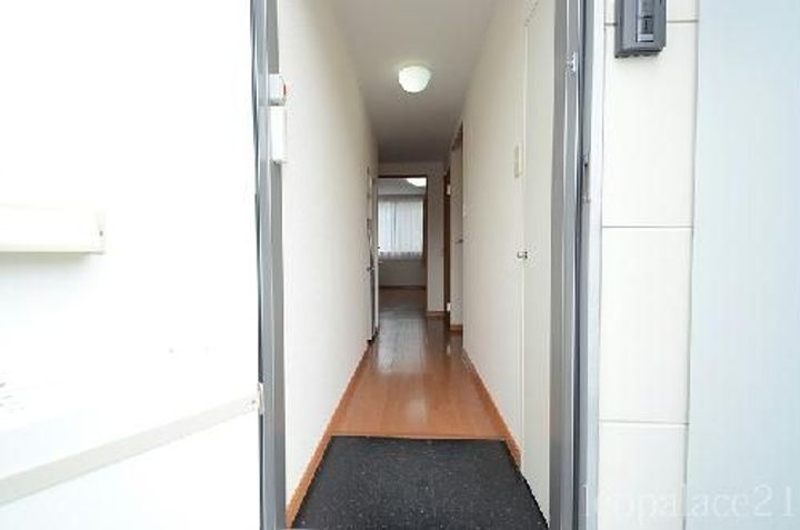 レオパレスOHIRAの玄関