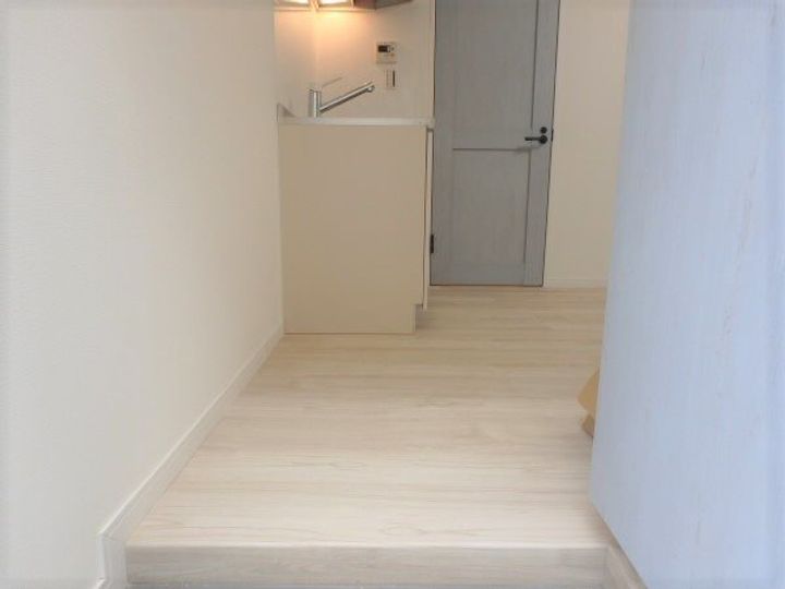 東京都世田谷区成城9(アパート)の賃貸物件の玄関