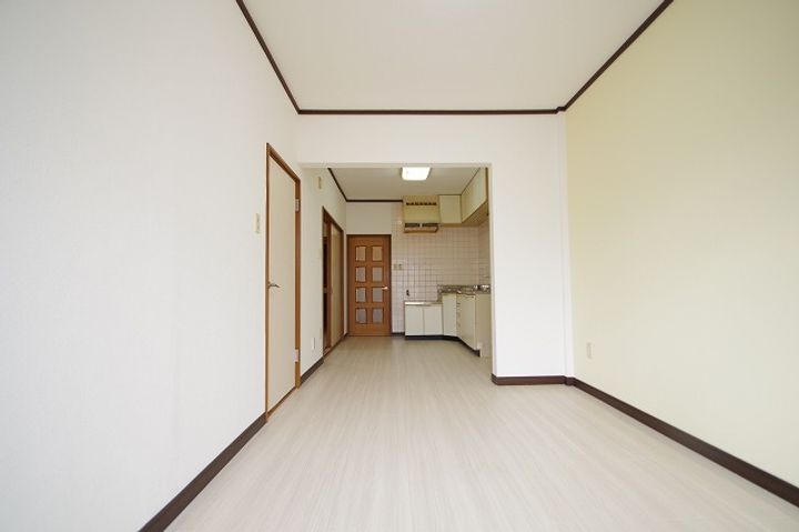 サンマリンVIIの居間