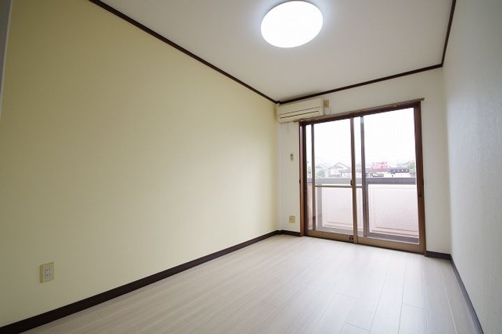 サンマリンVIIの居間