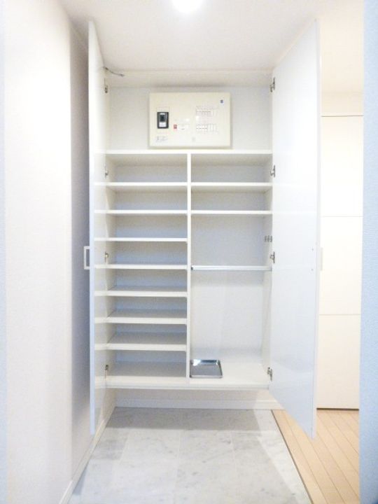 東京都港区赤坂6(マンション)の賃貸物件の玄関