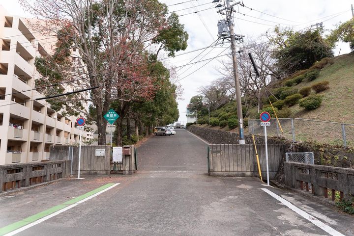 エステート虹ヶ丘 Bの周辺