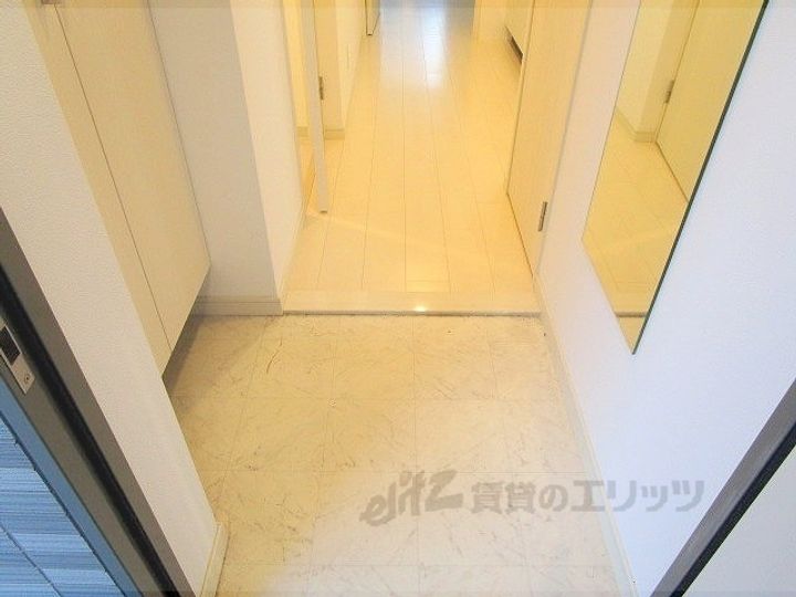 アドバンス京都アリビオの玄関