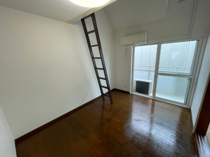 弐分方アパートの居間