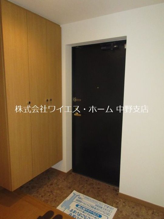 東京都中野区中央4(マンション)の賃貸物件の玄関
