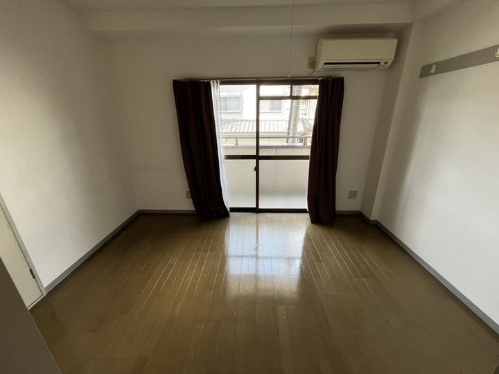 グラシィオ中久世の居間