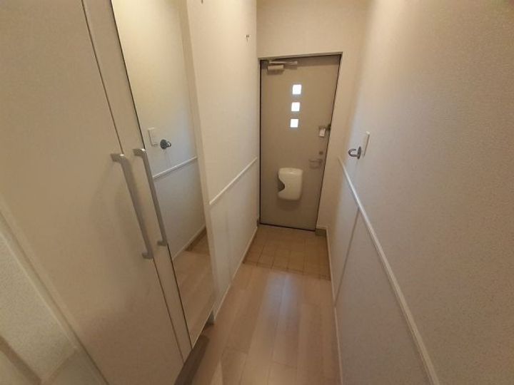 ヤパンサラゲヨの玄関