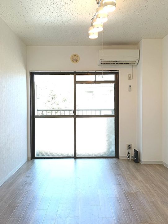 神奈川県横浜市戸塚区下倉田町(マンション)の賃貸物件の居間