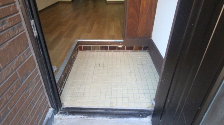 アベニュー中宮の玄関