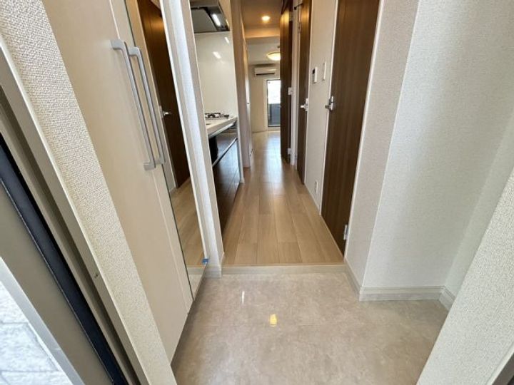 大阪府枚方市村野高見台の賃貸アパートの玄関