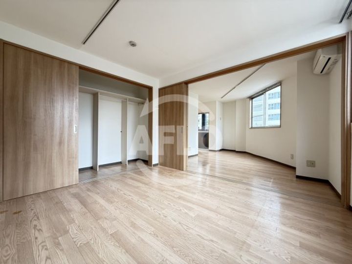 平和相互ビル北堀江の居間