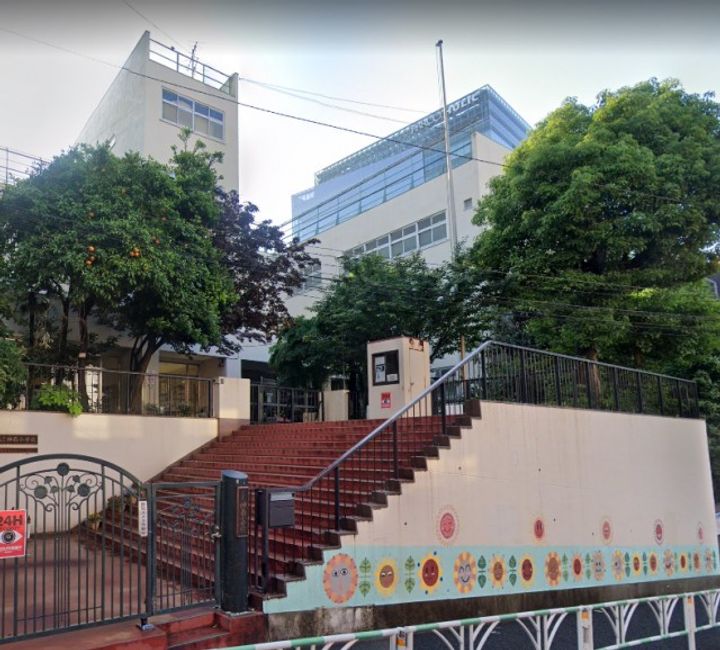 アマンE.S.K.青山の周辺