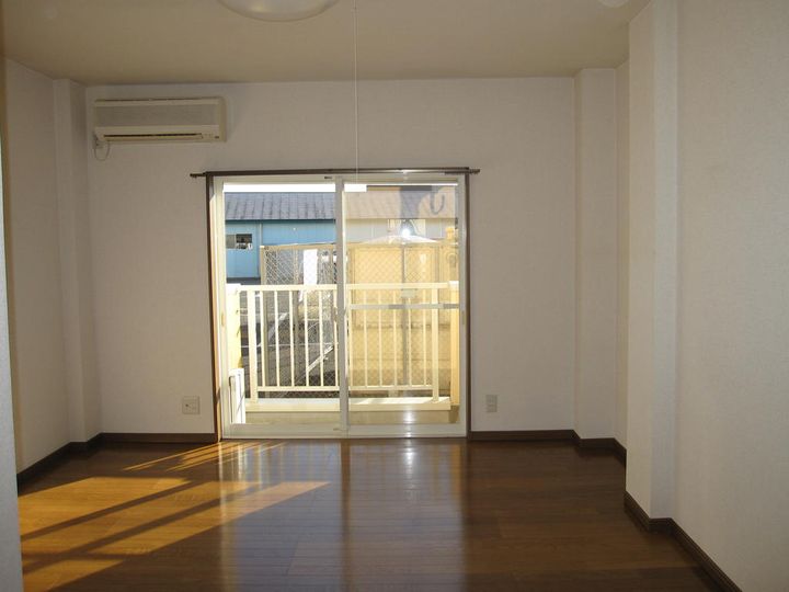 フラワーハイツの居間