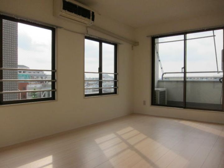 吉田ビルの居間