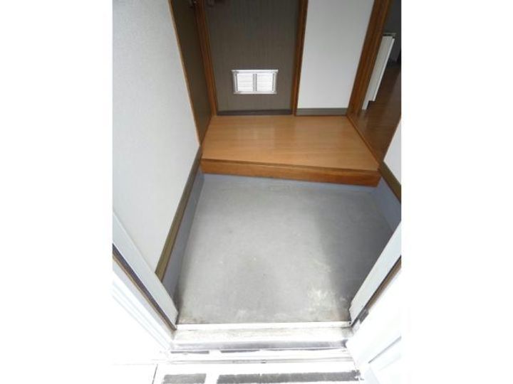 拓穂ハイツ(若葉4 45)の玄関