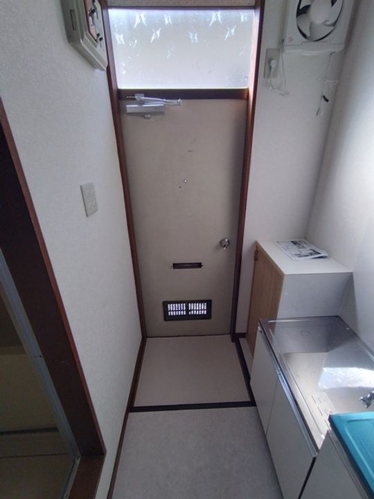 鶴川ハイツIIの玄関