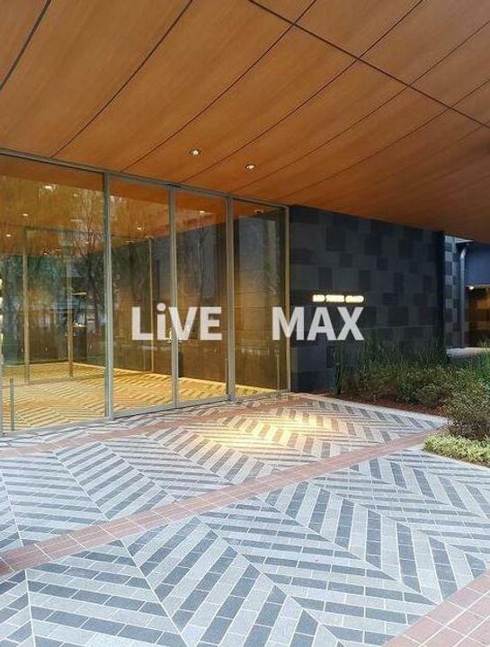 MID TOWER GLANDの地図