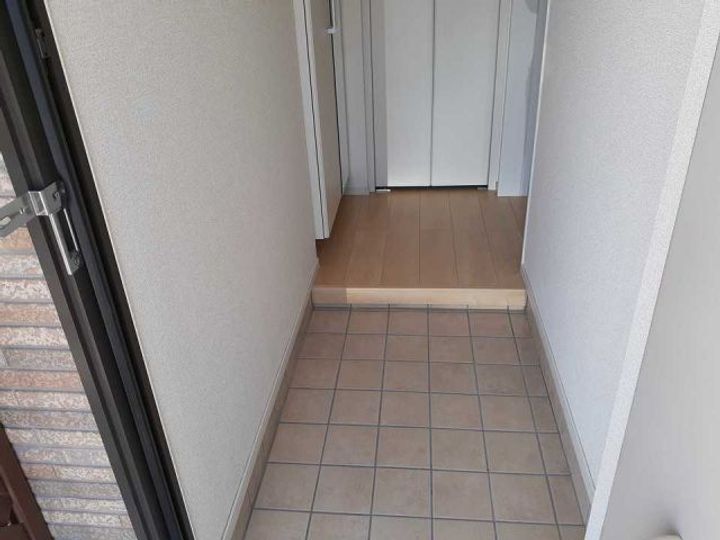 パールNIRAGAWA Iの玄関