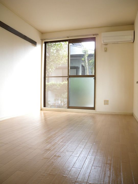 エクランの居間