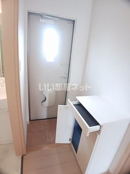 京都府亀岡市篠町広田1(マンション)の賃貸物件の玄関