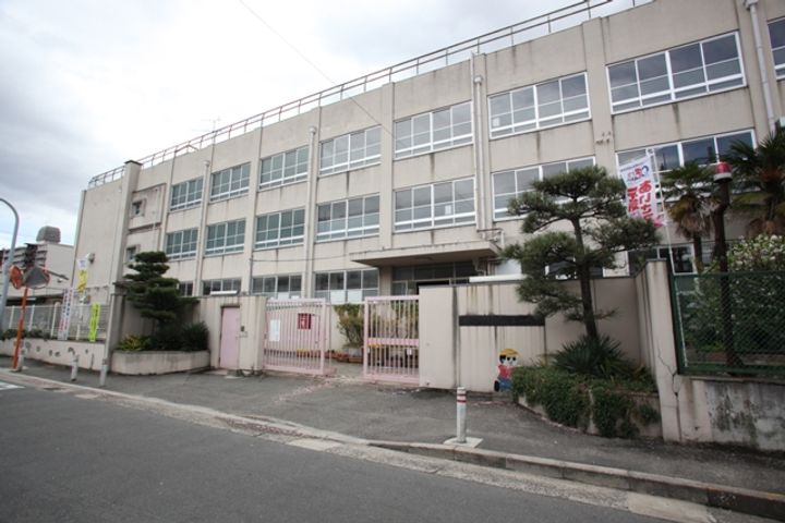カーサルミエールの周辺