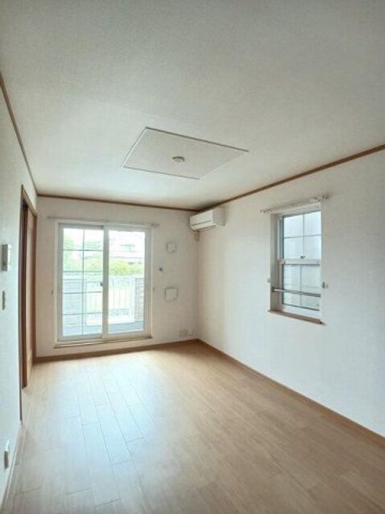 ウエストヒルズBの居間