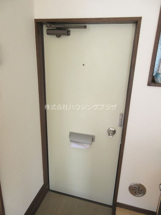 小倉ハイツの玄関