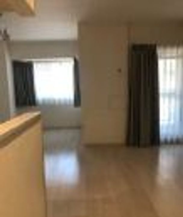 ルイシャトレ本町西の居間