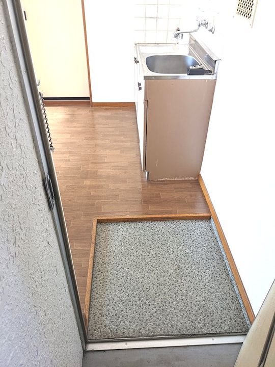 佐久間コーポB棟の玄関