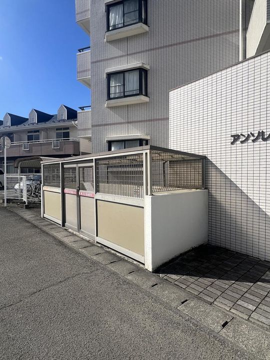 アンソレイエ・ロジュマンの地図