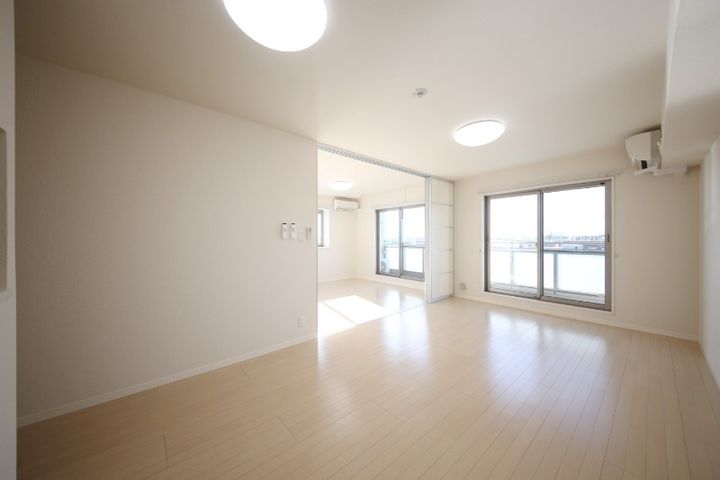 イーグルハウスの居間