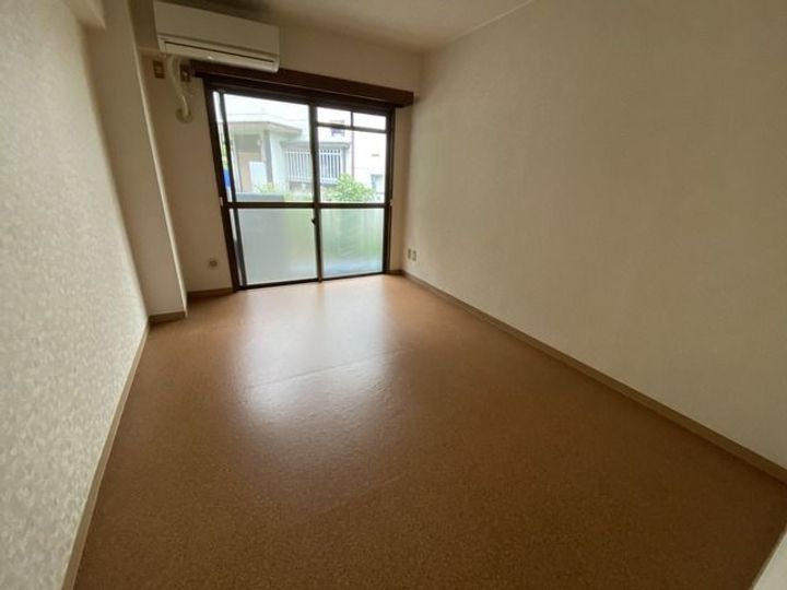 セザール鶴川ガーデンヒルズの居間