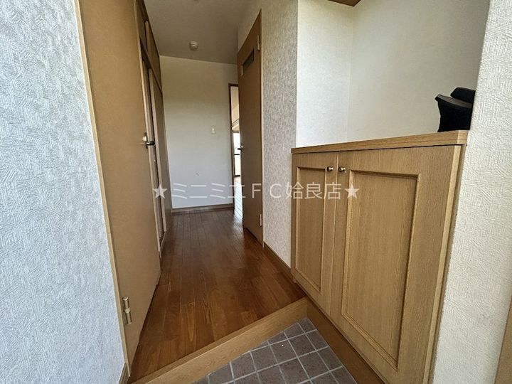 鹿児島県姶良市西餅田(マンション)の賃貸物件の玄関