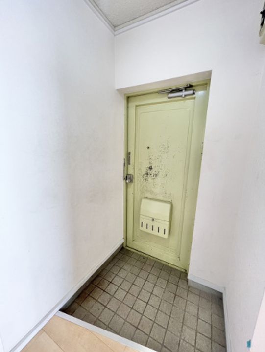 高富ハイツの玄関